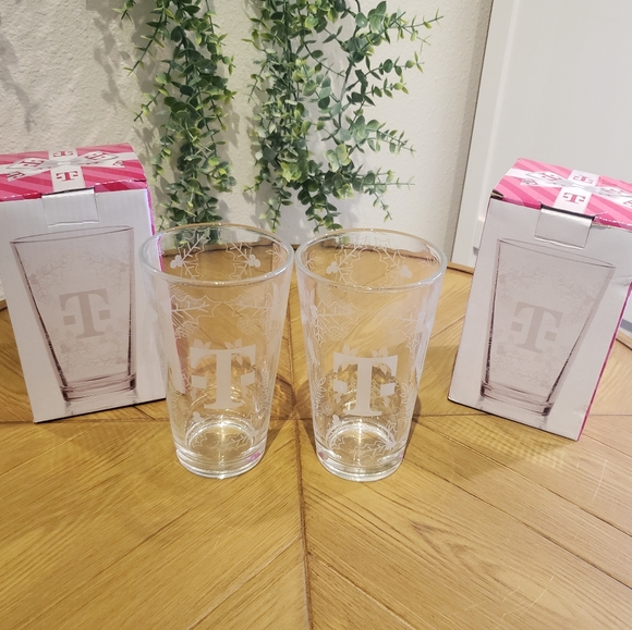 Set of 2 T-Mobile Holiday Collectible Etched 16oz Glasses (2023) NEW! - Picture 2 of 14